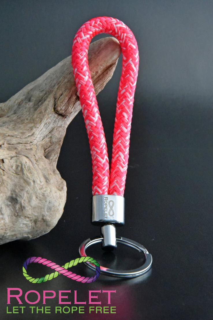 Neon pink and white Key rings by www.ropelet.co.uk to compliment our Ropelet ranges #keys #keyring #keychain #ropelet #housekeys #carkeys